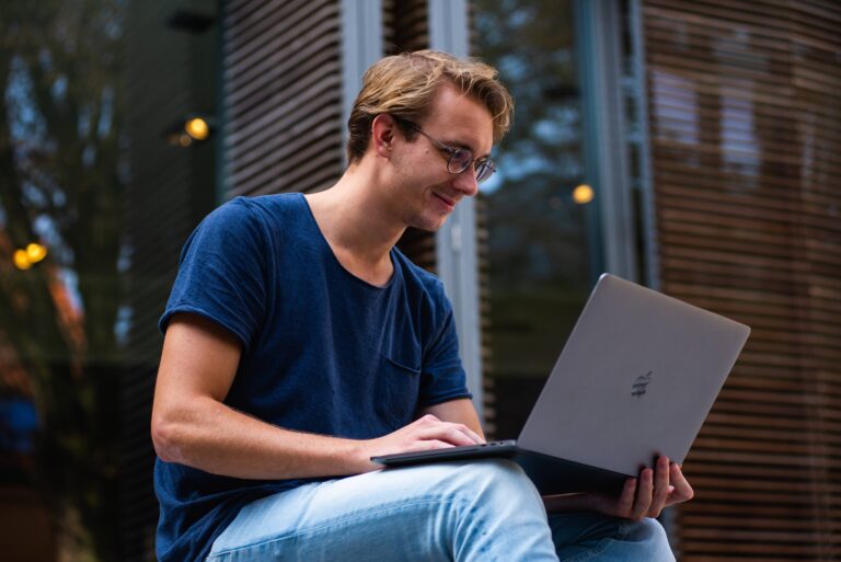 Comment obtenir un prêt étudiant sans garant ?